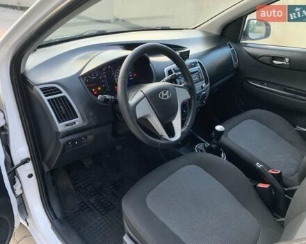 Білий Хендай і20, об'ємом двигуна 1.3 л та пробігом 290 тис. км за 3850 $, фото 8 на Automoto.ua