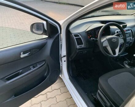 Білий Хендай і20, об'ємом двигуна 1.3 л та пробігом 290 тис. км за 3850 $, фото 6 на Automoto.ua