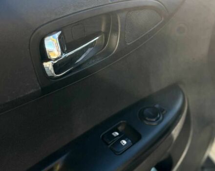 Белый Хендай и20, объемом двигателя 1.2 л и пробегом 242 тыс. км за 4600 $, фото 11 на Automoto.ua