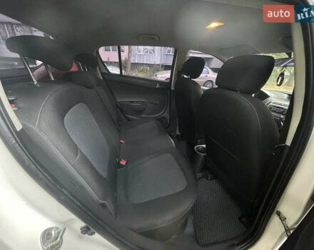 Білий Хендай і20, об'ємом двигуна 1.25 л та пробігом 182 тис. км за 5550 $, фото 10 на Automoto.ua