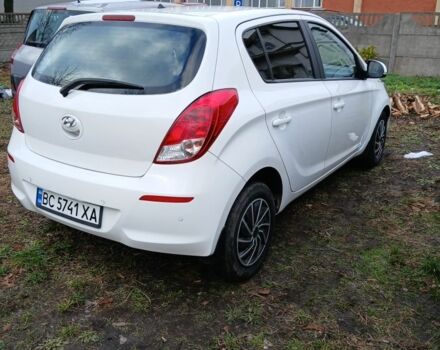 Білий Хендай і20, об'ємом двигуна 1.25 л та пробігом 218 тис. км за 5500 $, фото 3 на Automoto.ua