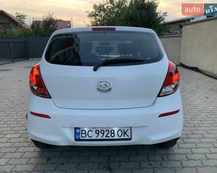 Білий Хендай і20, об'ємом двигуна 1.3 л та пробігом 290 тис. км за 3850 $, фото 4 на Automoto.ua
