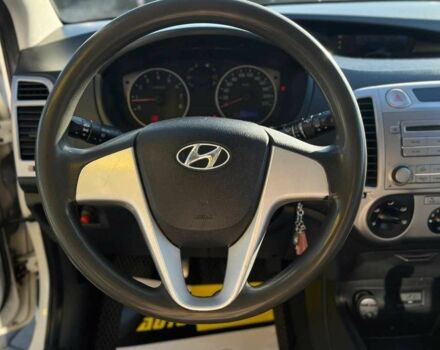 Белый Хендай и20, объемом двигателя 1.2 л и пробегом 242 тыс. км за 4600 $, фото 13 на Automoto.ua