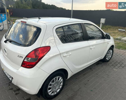 Белый Хендай и20, объемом двигателя 1.4 л и пробегом 93 тыс. км за 8200 $, фото 4 на Automoto.ua