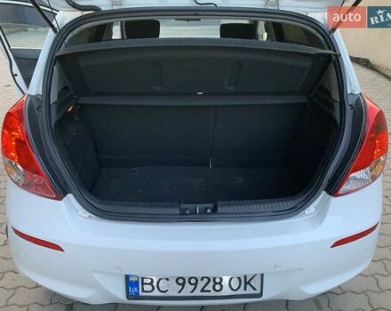 Білий Хендай і20, об'ємом двигуна 1.3 л та пробігом 290 тис. км за 3850 $, фото 10 на Automoto.ua