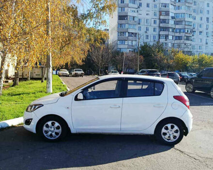 Белый Хендай и20, объемом двигателя 1.4 л и пробегом 194 тыс. км за 8600 $, фото 6 на Automoto.ua