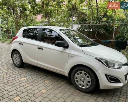 Белый Хендай и20, объемом двигателя 1.12 л и пробегом 202 тыс. км за 5700 $, фото 1 на Automoto.ua