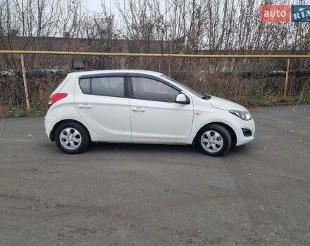 Белый Хендай и20, объемом двигателя 1.4 л и пробегом 125 тыс. км за 7400 $, фото 1 на Automoto.ua