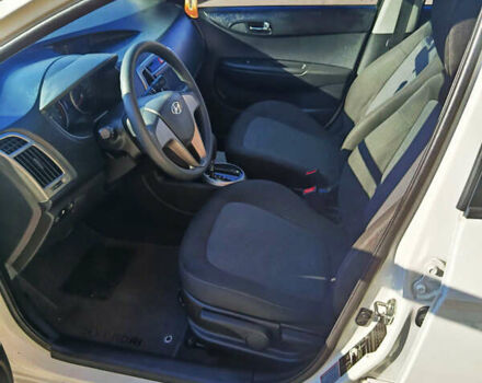 Белый Хендай и20, объемом двигателя 1.4 л и пробегом 194 тыс. км за 8600 $, фото 19 на Automoto.ua