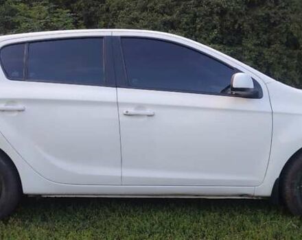 Белый Хендай и20, объемом двигателя 1.4 л и пробегом 226 тыс. км за 7500 $, фото 15 на Automoto.ua