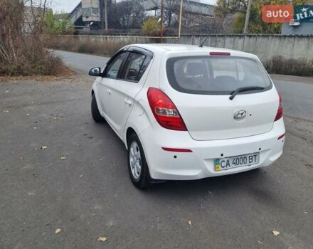 Белый Хендай и20, объемом двигателя 1.4 л и пробегом 125 тыс. км за 7400 $, фото 2 на Automoto.ua