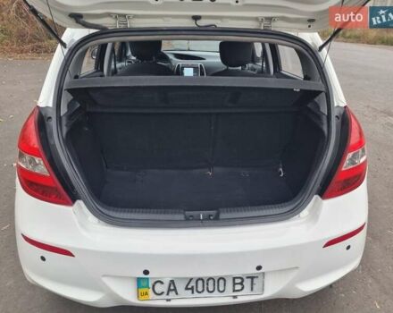 Белый Хендай и20, объемом двигателя 1.4 л и пробегом 125 тыс. км за 7400 $, фото 3 на Automoto.ua