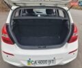 Белый Хендай и20, объемом двигателя 1.4 л и пробегом 125 тыс. км за 7400 $, фото 3 на Automoto.ua