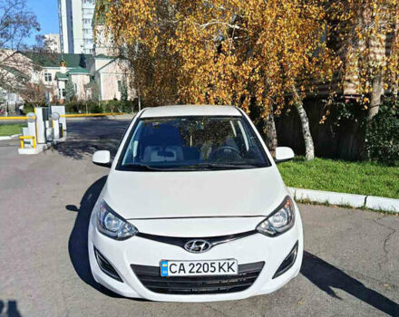 Белый Хендай и20, объемом двигателя 1.4 л и пробегом 194 тыс. км за 8600 $, фото 3 на Automoto.ua
