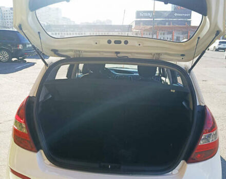 Белый Хендай и20, объемом двигателя 1.4 л и пробегом 194 тыс. км за 8600 $, фото 27 на Automoto.ua