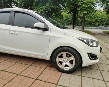 Белый Хендай и20, объемом двигателя 1.4 л и пробегом 120 тыс. км за 7500 $, фото 3 на Automoto.ua