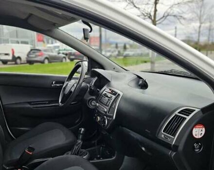 Білий Хендай і20, об'ємом двигуна 1.2 л та пробігом 196 тис. км за 5800 $, фото 4 на Automoto.ua