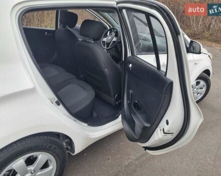 Белый Хендай и20, объемом двигателя 1.4 л и пробегом 125 тыс. км за 7400 $, фото 6 на Automoto.ua