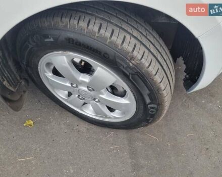 Белый Хендай и20, объемом двигателя 1.4 л и пробегом 125 тыс. км за 7400 $, фото 13 на Automoto.ua
