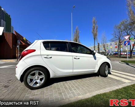 Белый Хендай и20, объемом двигателя 1.4 л и пробегом 112 тыс. км за 9100 $, фото 3 на Automoto.ua