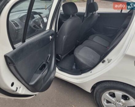 Белый Хендай и20, объемом двигателя 1.4 л и пробегом 125 тыс. км за 7400 $, фото 11 на Automoto.ua
