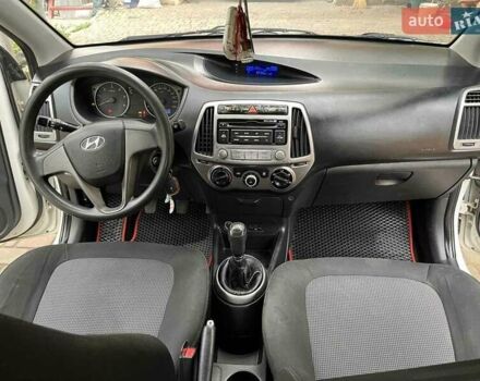 Белый Хендай и20, объемом двигателя 1.12 л и пробегом 202 тыс. км за 5700 $, фото 11 на Automoto.ua