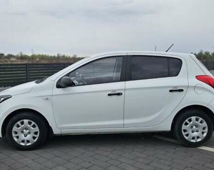 Білий Хендай і20, об'ємом двигуна 1.2 л та пробігом 196 тис. км за 5800 $, фото 9 на Automoto.ua