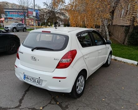Белый Хендай и20, объемом двигателя 0 л и пробегом 190 тыс. км за 8299 $, фото 2 на Automoto.ua