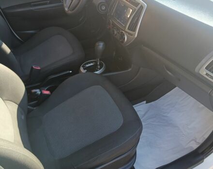 Белый Хендай и20, объемом двигателя 0 л и пробегом 190 тыс. км за 8299 $, фото 5 на Automoto.ua