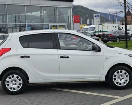 Білий Хендай і20, об'ємом двигуна 1.2 л та пробігом 196 тис. км за 5800 $, фото 1 на Automoto.ua