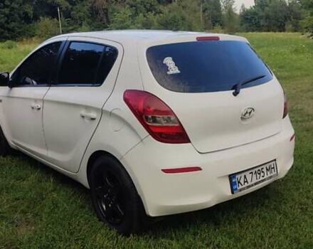 Белый Хендай и20, объемом двигателя 1.4 л и пробегом 226 тыс. км за 7500 $, фото 8 на Automoto.ua