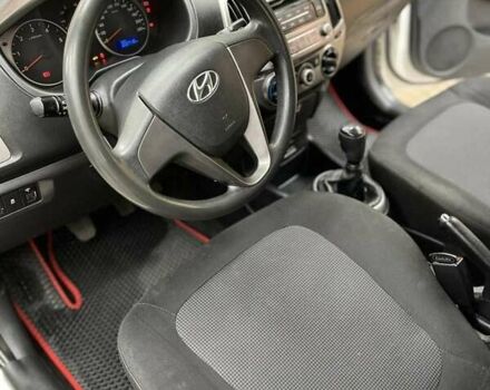 Белый Хендай и20, объемом двигателя 1.12 л и пробегом 202 тыс. км за 5700 $, фото 12 на Automoto.ua