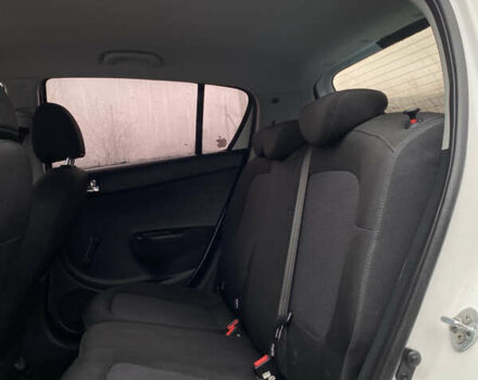 Білий Хендай і20, об'ємом двигуна 1.12 л та пробігом 260 тис. км за 5900 $, фото 36 на Automoto.ua