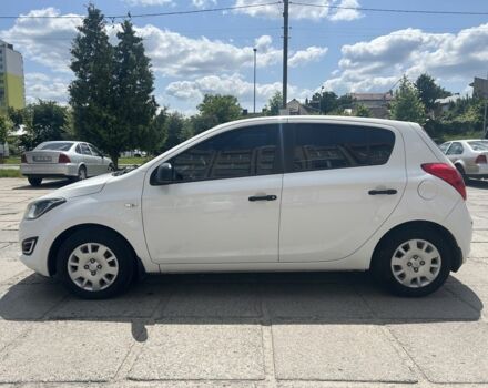 Белый Хендай и20, объемом двигателя 1.1 л и пробегом 188 тыс. км за 6250 $, фото 3 на Automoto.ua