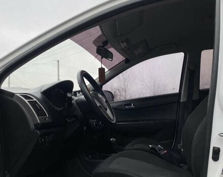 Білий Хендай і20, об'ємом двигуна 1.12 л та пробігом 260 тис. км за 5900 $, фото 29 на Automoto.ua