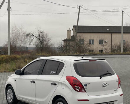 Білий Хендай і20, об'ємом двигуна 1.12 л та пробігом 260 тис. км за 5900 $, фото 22 на Automoto.ua