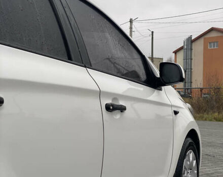 Білий Хендай і20, об'ємом двигуна 1.12 л та пробігом 260 тис. км за 5900 $, фото 24 на Automoto.ua