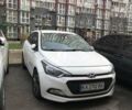 Белый Хендай и20, объемом двигателя 1.1 л и пробегом 120 тыс. км за 8400 $, фото 1 на Automoto.ua