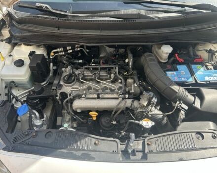 Белый Хендай и20, объемом двигателя 1.1 л и пробегом 188 тыс. км за 6250 $, фото 7 на Automoto.ua