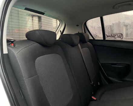 Білий Хендай і20, об'ємом двигуна 1.12 л та пробігом 260 тис. км за 5900 $, фото 34 на Automoto.ua