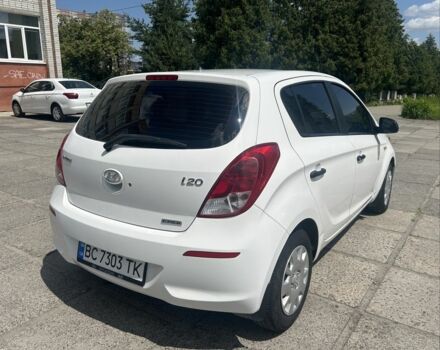 Белый Хендай и20, объемом двигателя 1.1 л и пробегом 188 тыс. км за 6250 $, фото 5 на Automoto.ua