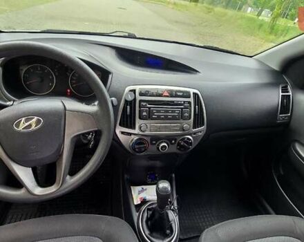Белый Хендай и20, объемом двигателя 1.4 л и пробегом 60 тыс. км за 7400 $, фото 6 на Automoto.ua