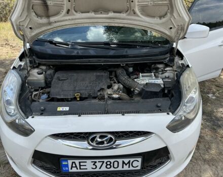Белый Хендай и20, объемом двигателя 1.1 л и пробегом 2 тыс. км за 5600 $, фото 22 на Automoto.ua