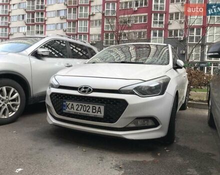 Белый Хендай и20, объемом двигателя 1.1 л и пробегом 120 тыс. км за 8400 $, фото 4 на Automoto.ua