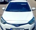 Белый Хендай и20, объемом двигателя 1.2 л и пробегом 250 тыс. км за 5500 $, фото 1 на Automoto.ua