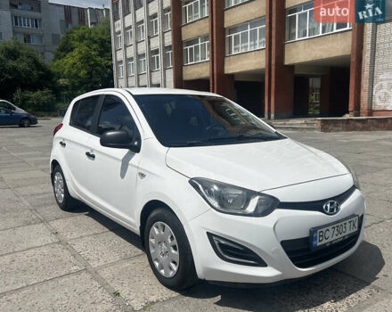 Білий Хендай і20, об'ємом двигуна 1.12 л та пробігом 180 тис. км за 6699 $, фото 4 на Automoto.ua