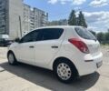 Белый Хендай и20, объемом двигателя 1.1 л и пробегом 188 тыс. км за 6250 $, фото 4 на Automoto.ua