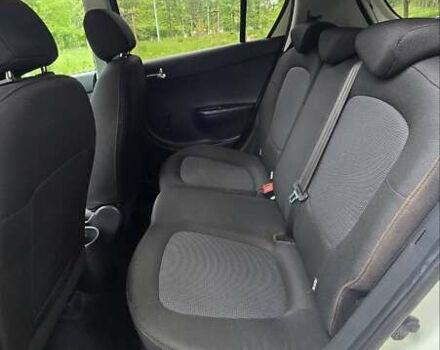 Белый Хендай и20, объемом двигателя 1.4 л и пробегом 60 тыс. км за 7400 $, фото 7 на Automoto.ua