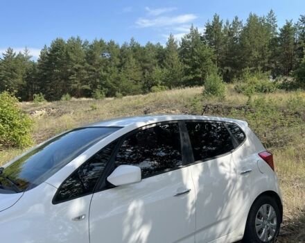 Белый Хендай и20, объемом двигателя 1.1 л и пробегом 2 тыс. км за 5600 $, фото 5 на Automoto.ua