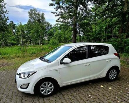 Белый Хендай и20, объемом двигателя 1.4 л и пробегом 60 тыс. км за 7400 $, фото 3 на Automoto.ua